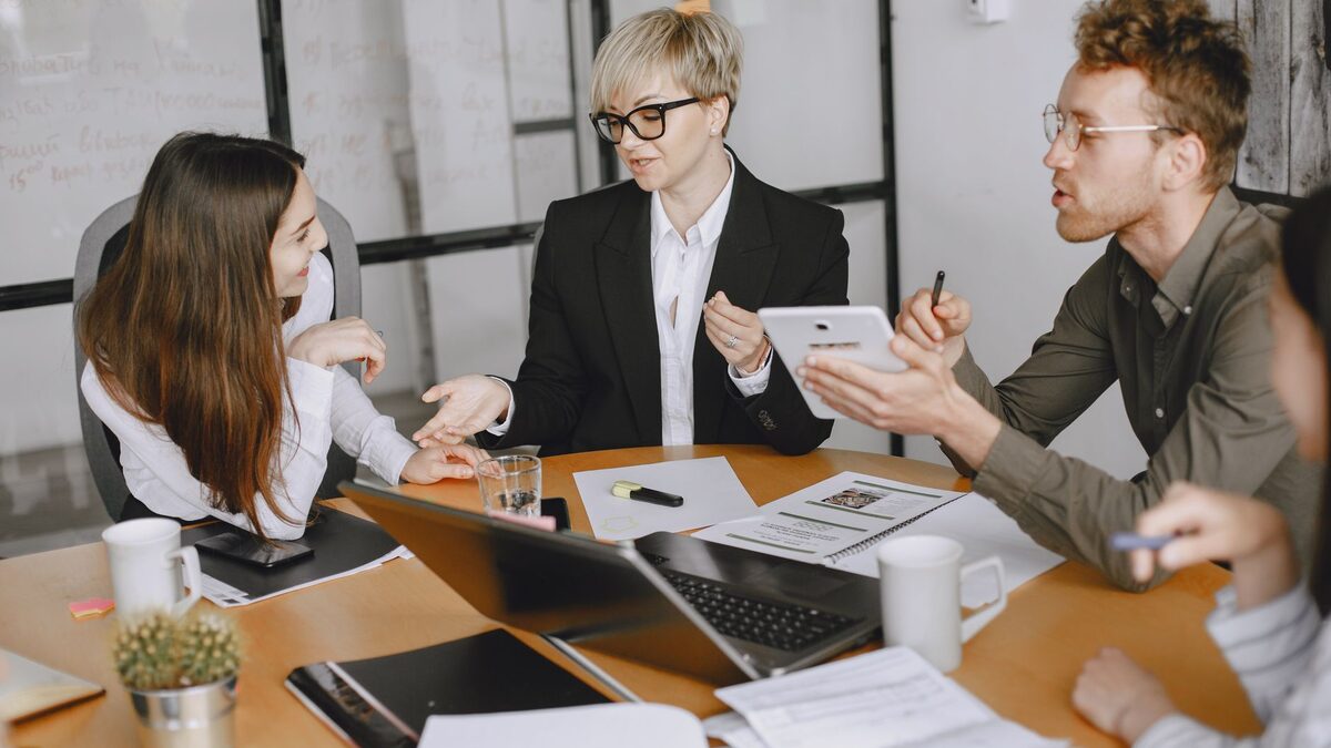 Escasez de talento en ventas: cómo la IA rinde más sin más personal