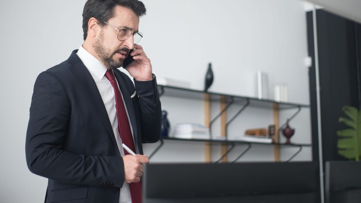 Configurar un Agente de Voz con IA en ventas B2B: qué es realista en 2 semanas